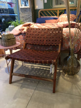 Charger l'image dans la galerie, Fauteuil cuir de buffle et bois d'acacia - 50% à emporter