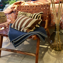 Charger l'image dans la galerie, Fauteuil cuir de buffle et bois d'acacia - 50% à emporter