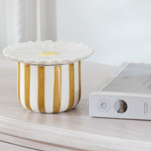 Charger l'image dans la galerie, Tasse rayée mourtarde et sous-tasse Marguerite
